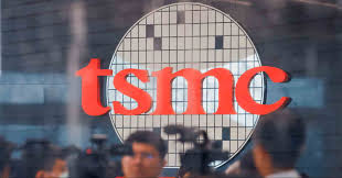 TSMC tăng giá chip tiên tiến, Apple đối mặt nguy cơ biên lợi nhuận giảm mạnh TSMC được cho là tăng giá sản xuất chip 3nm thêm 15%, động thái có thể ảnh hưởng trực tiếp đến biên lợi nhuận của Apple.