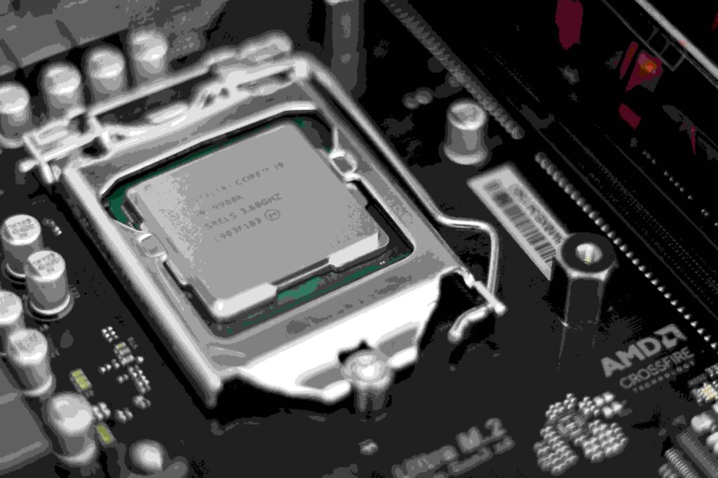 Cận cảnh CPU Intel xử lý dữ liệu trong máy tính với nhiều nhân, luồng và bộ nhớ cache hiện đại.