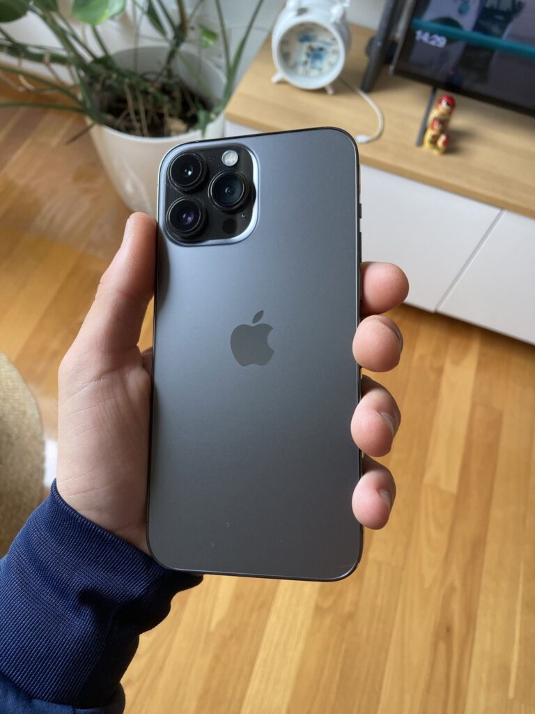 Dù iPhone 13 chạm đáy giá kỷ lục nhưng vẫn là lựa chọn cực lời.