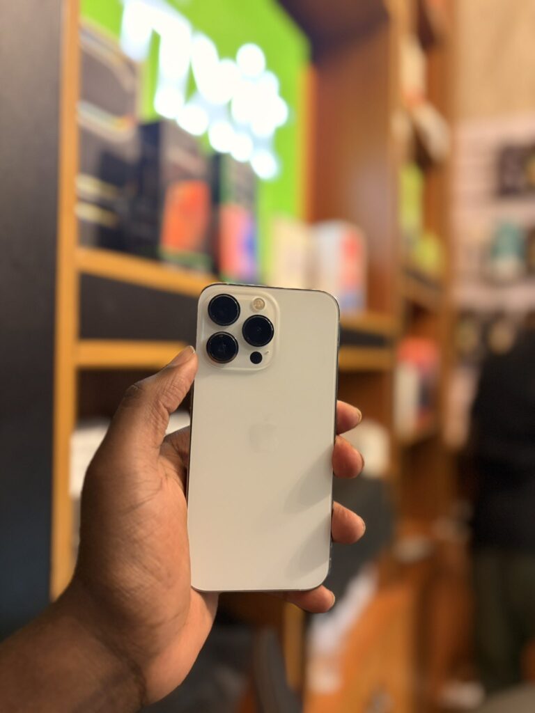 iPhone 13 giá bao nhiêu năm 2026? Đánh giá chi tiết iPhone 13 thường 128GB, 256GB, cũ & So sánh với các dòng khác