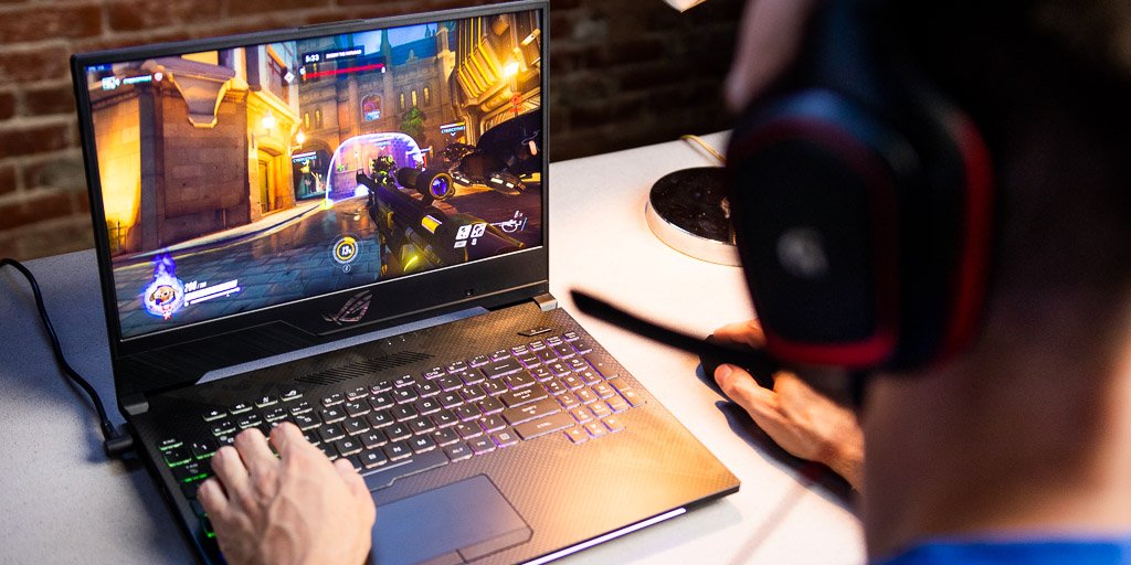 Máy tính quá nhiệt thường xuất hiện hiện tượng tụt FPS, giật lag, quạt quay lớn hoặc tự động tắt nguồn.