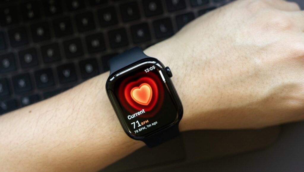Google Health Coach trên Fitbit Air cung cấp huấn luyện sức khỏe cá nhân hóa bằng AI, tạo áp lực cạnh tranh cho Apple Watch.