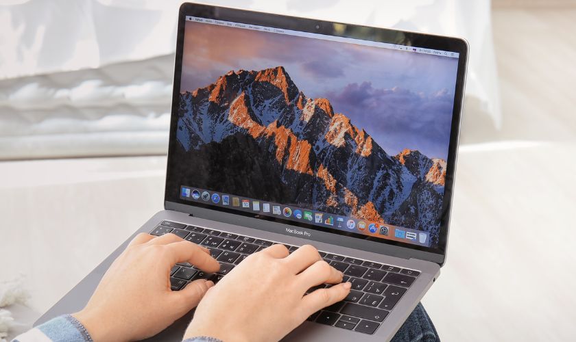 Hiệu năng mạnh mẽ của M5 Max đang tạo áp lực lớn lên hệ thống tản nhiệt của MacBook Pro.