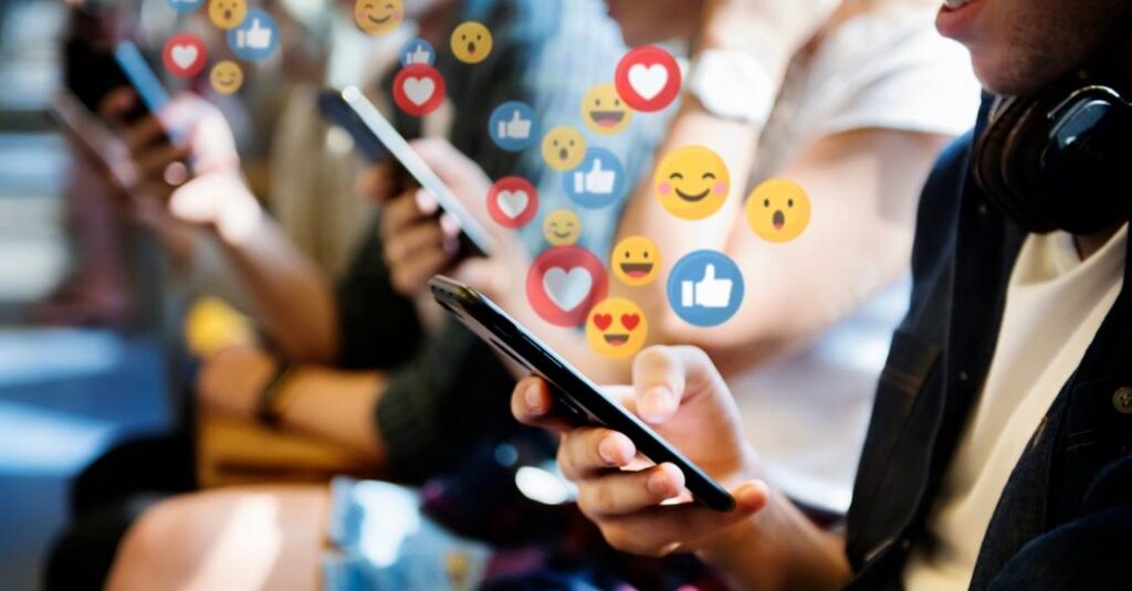 Những ứng dụng như Retro, Cosmos hay Corner mang đến trải nghiệm mạng xã hội khác biệt so với Instagram truyền thống.