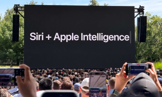 iOS 27 tích hợp sâu Apple Intelligence cùng nhiều tính năng AI mới trên Siri và các ứng dụng hệ thống.