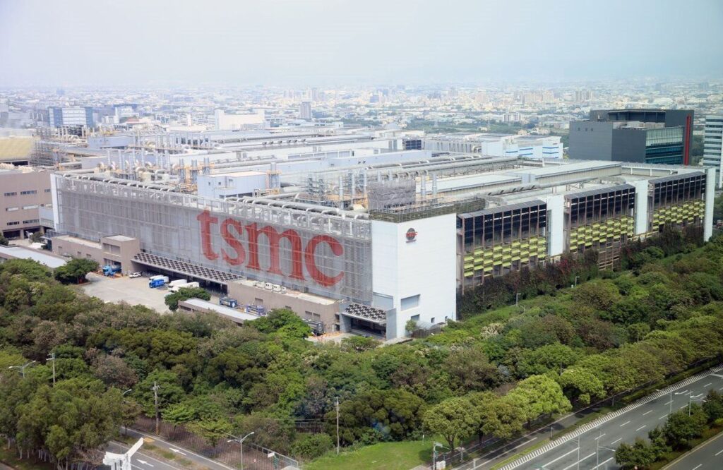 Bốn nhà máy TSMC 1.4nm dự kiến vận hành vào quý 2/2028, giá wafer chỉ nhỉnh hơn chút N2 TSMC lên kế hoạch bốn nhà máy 1.4nm vận hành vào quý 2 năm 2028.