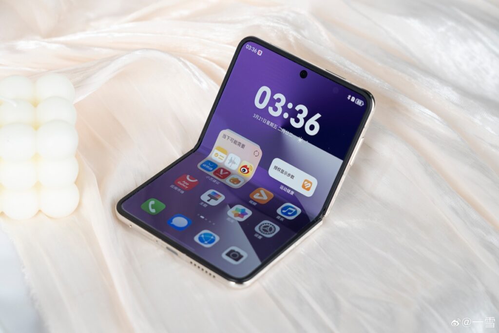 Huawei Pura X màn hình 16:10 và thiết kế gập vỏ sò